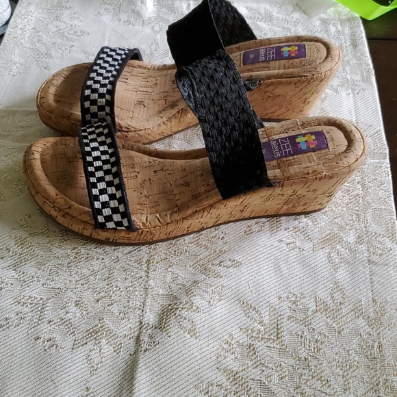 Shoes - Picture 2 of 4